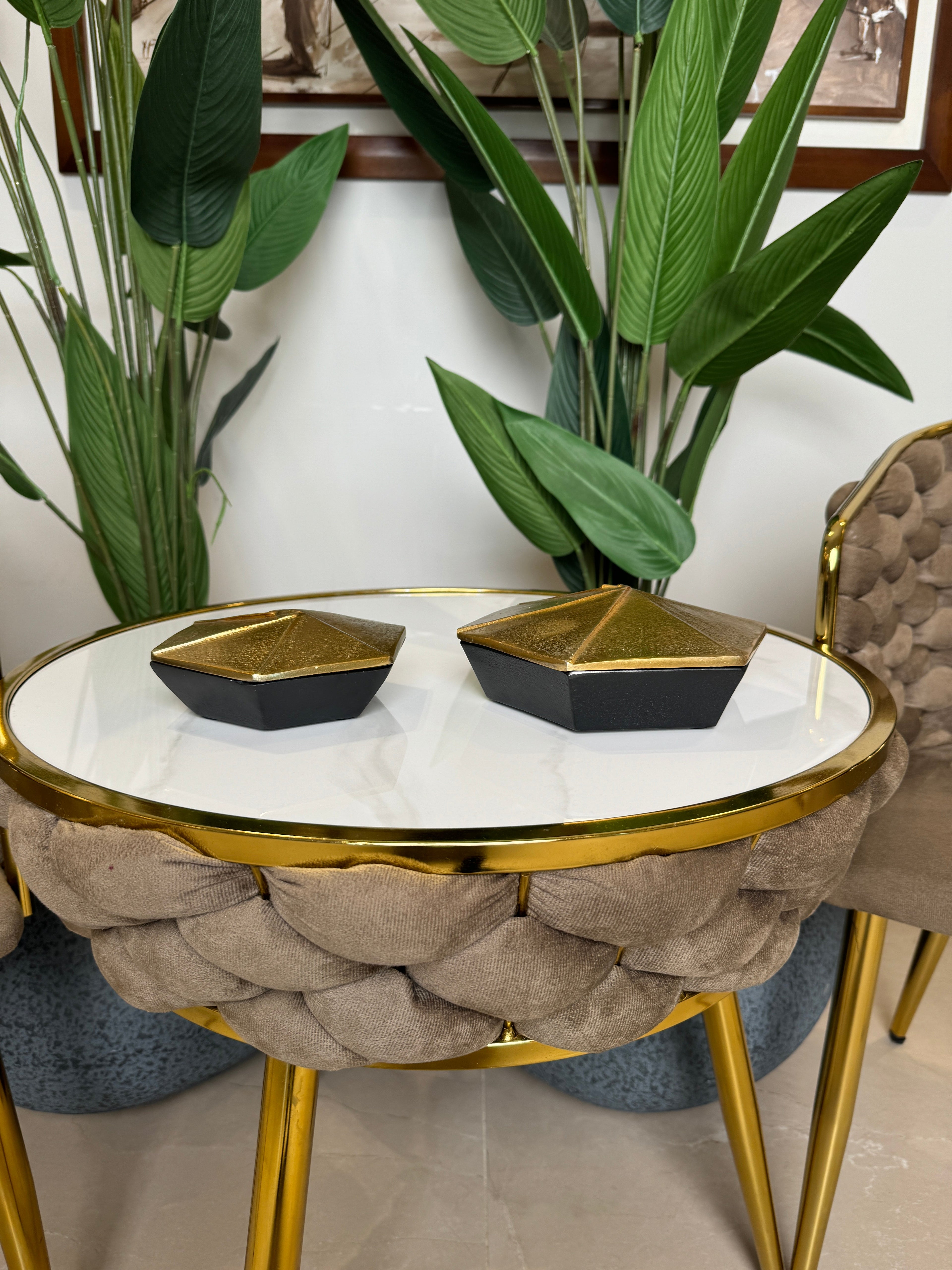 Metal Boite en finition dorée