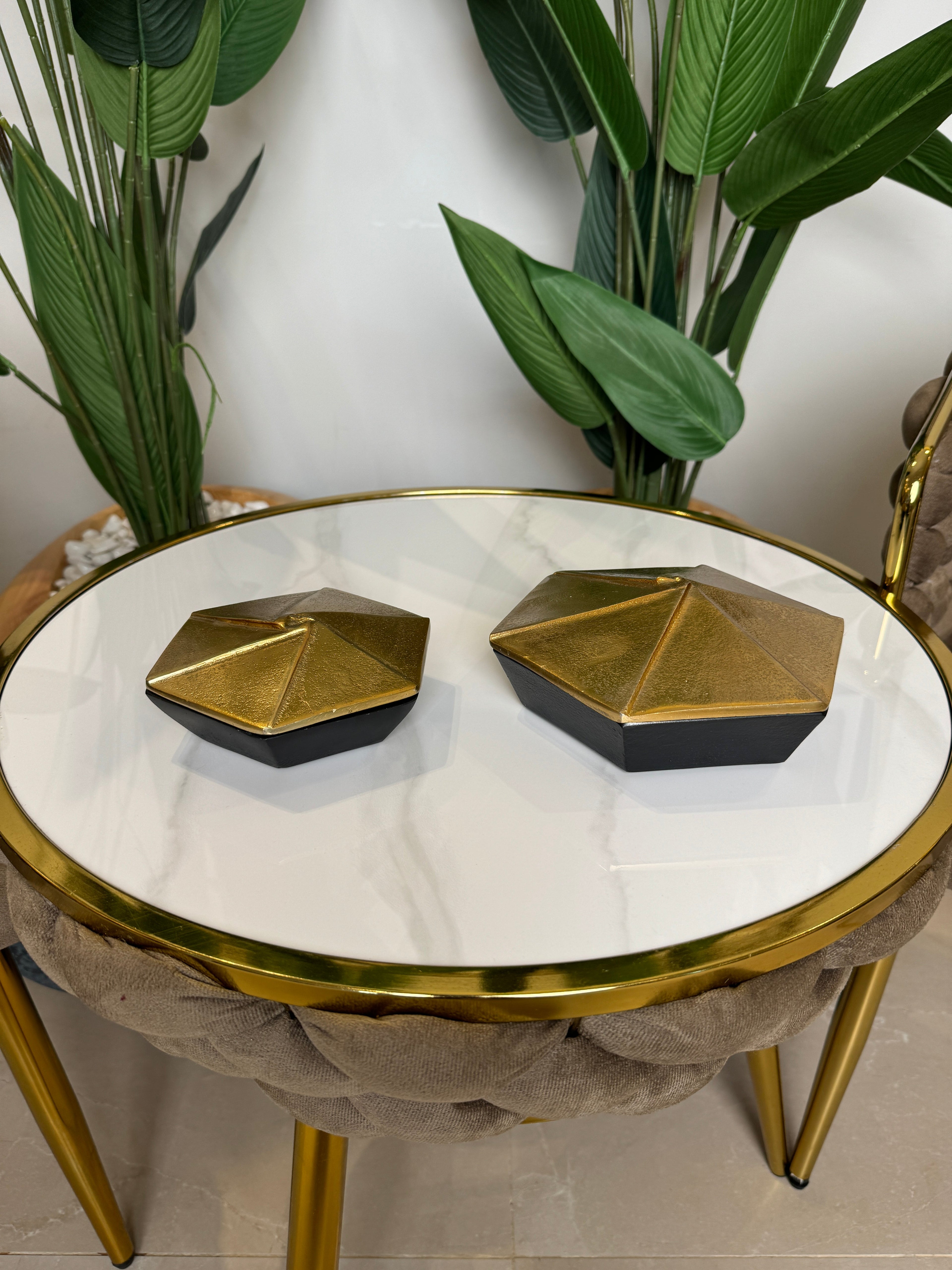 Metal Boite en finition dorée