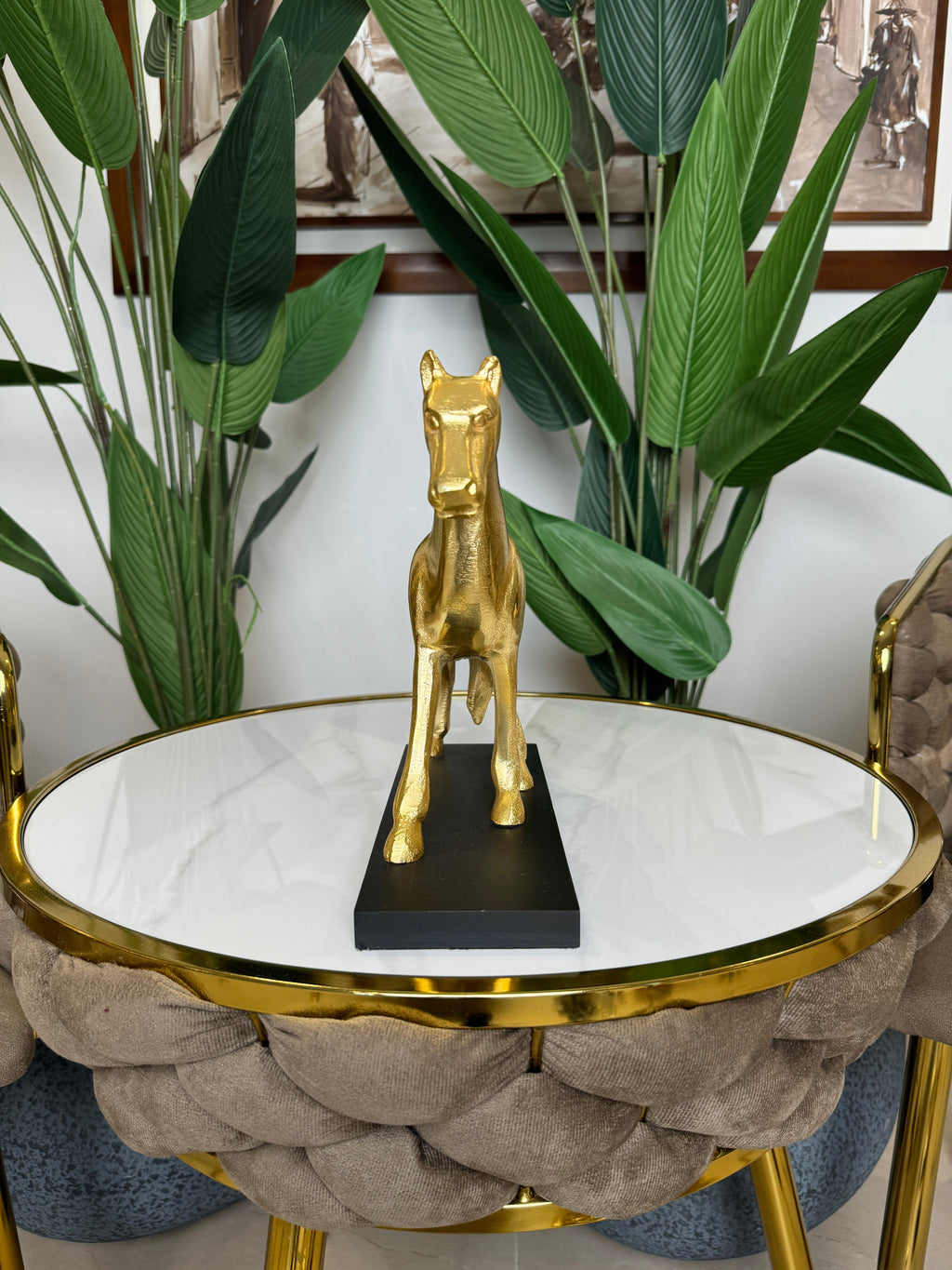 Statue de Cheval au Trot Dorée en Résine - Symbole de Richesse